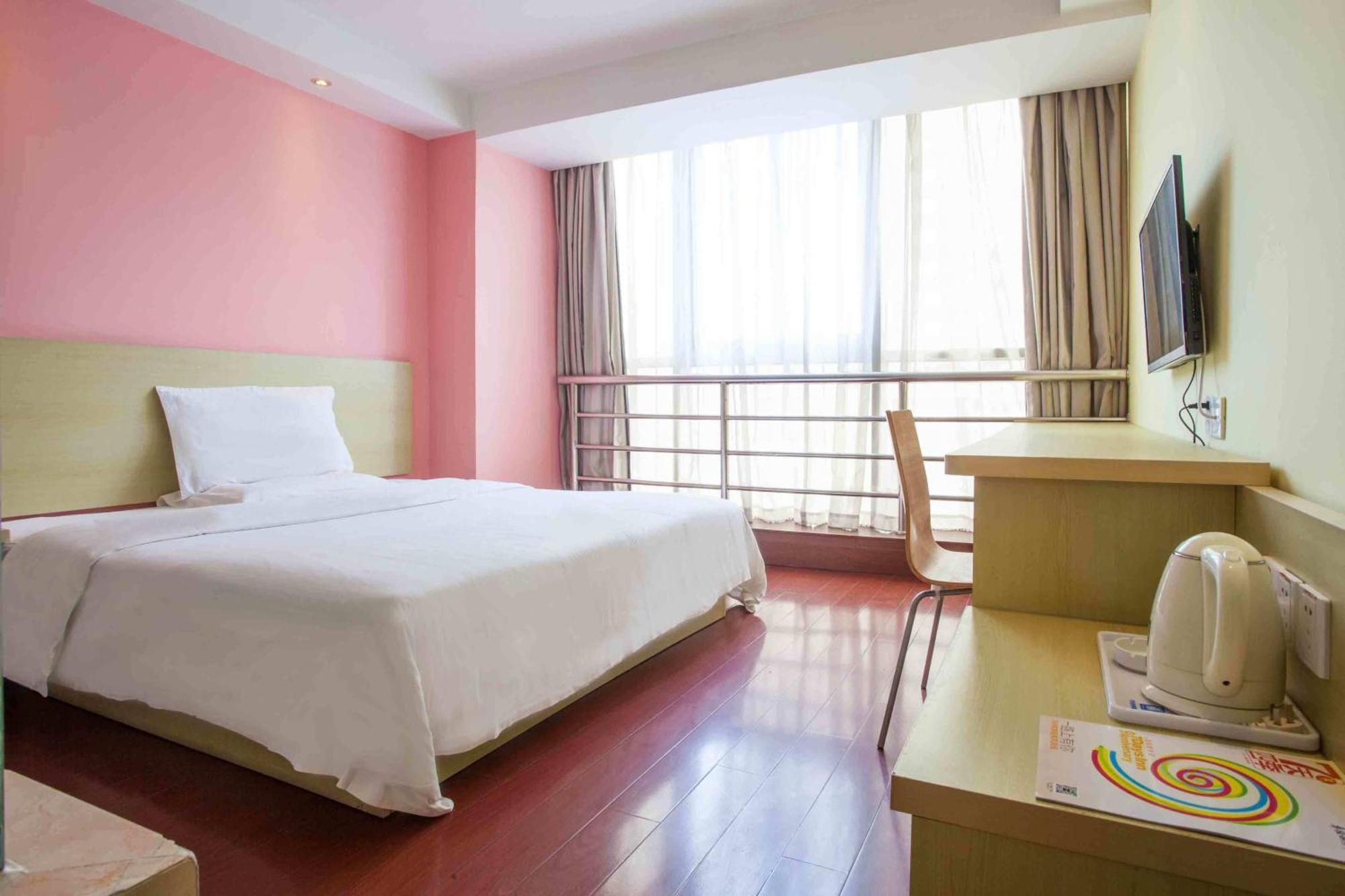 7Days Inn Wuzhou South Railway Station Cangwu Экстерьер фото