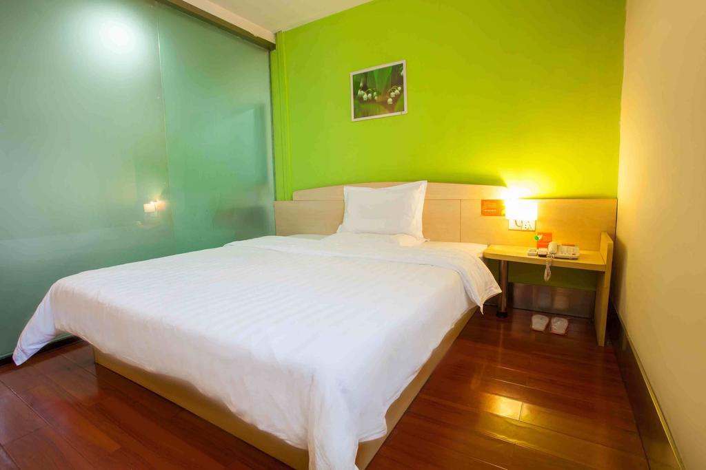 7Days Inn Wuzhou South Railway Station Cangwu Номер фото