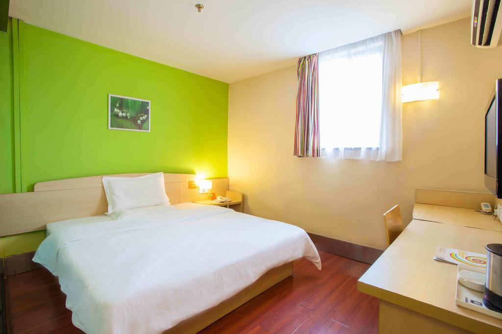 7Days Inn Wuzhou South Railway Station Cangwu Номер фото