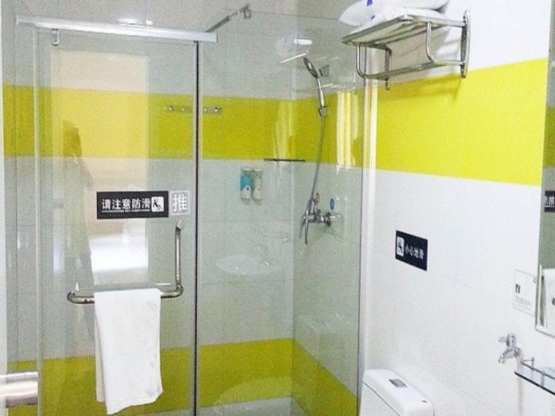 7Days Inn Wuzhou South Railway Station Cangwu Экстерьер фото